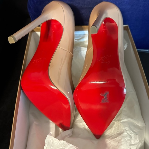 Brand New! Never worn. Box and extra taps included. Size40. Patent leather. - Picture 4 of 16